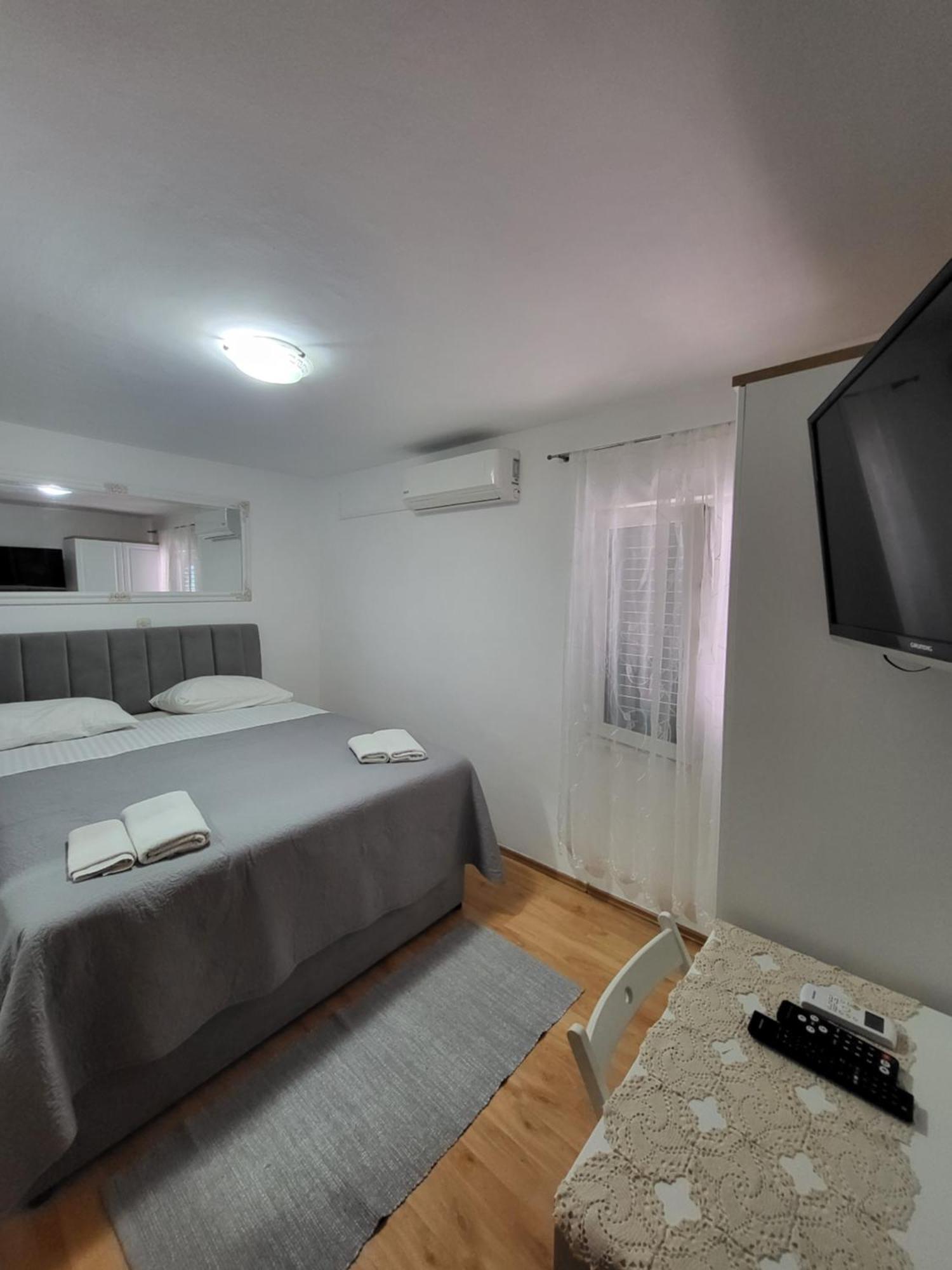 Guest Accomodation Zura Skradin Exterior photo