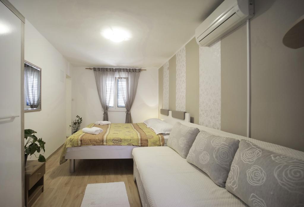 Guest Accomodation Zura Skradin Exterior photo