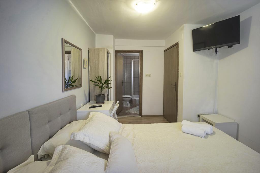 Guest Accomodation Zura Skradin Exterior photo